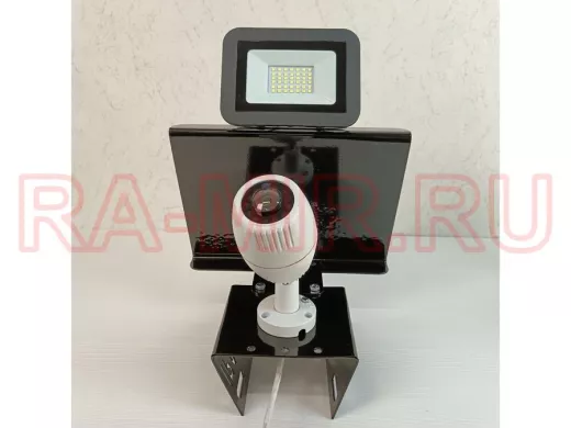 Кронштейн для камеры и прожектора на столб с козырьком и желобом чёрный 