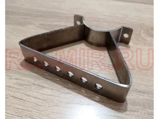 Кронштейн усиленный для прожектора на трубу диаметром 50мм 