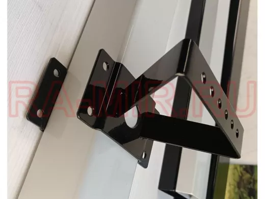 Кронштейн для прожектора на квадратную трубу 60х60мм с отверстием 